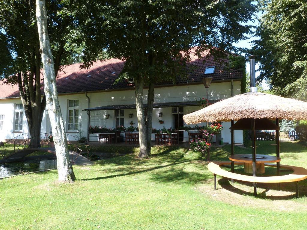 Landhaus Dargelin Hotel Behrenhoff Exterior photo